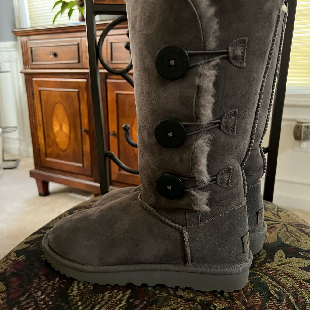 UGG Women's Bailey Button Triplet - Picture 3 of 14